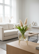 Golden Base Vase - im Raum